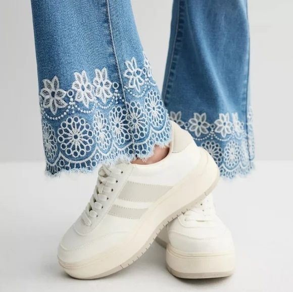 Girls Gogo Star Crochet Textured Denim Flare Pants Jeans Size 14 NWT - Picture 4 of 11